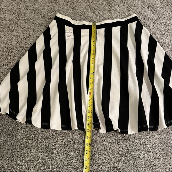 FOREVER 21+ XL Black White Stripe A Line Skater Circle Retro Skirt R $39 NWT - Picture 7 of 10